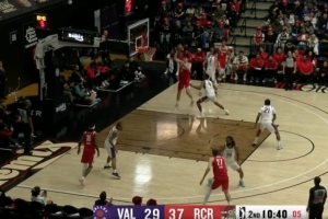 持续输出！杨瀚森持球单打 晃开防守转身抛投命中