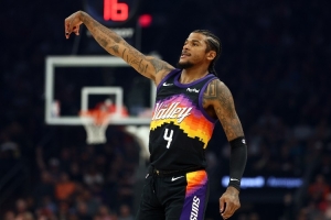 状态不俗！杰伦·格林首节7投3中&罚球3中2 拿到8分2篮板