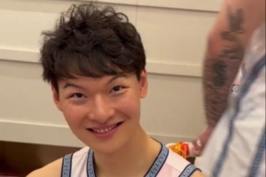 一言为定？王哲林打趣：明年参加扣篮大赛 我也想当当扣篮王