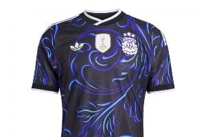 怎么样？阿根廷2026世界杯客场球衣谍照：黑色，富有艺术感图案