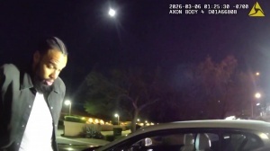 不一定是酒驾啊！现场视频警察问狄龙车上有没有大麻 因DUI被捕！