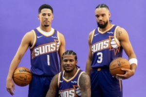 首次同时各砍至少25分！布克：格林在找回自信 我们全力支持他