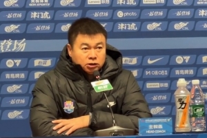 于根伟：黄嘉辉踢右中卫想解决出球问题，吴兴涵总体表现可以