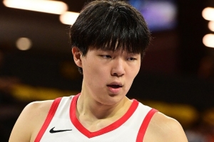 被吐槽只聊杨瀚森？解说：没小杨你都看不到这场球 不要本末倒置