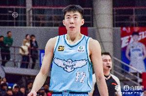 能投能扣得分上双！段昂君半场6中4拿到10分1抢断