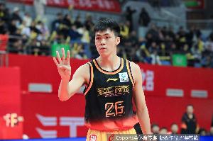 小试牛刀！庞峥麟出场11分20秒三分4中3拿到9分 另有1板1助