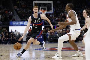 活塞主帅：许尔特邓罗在场能拉开空间 防守端头脑也很清醒