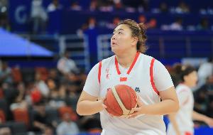 双塔发挥！刘禹彤&张子宇合计12投8中 合砍19分7篮板