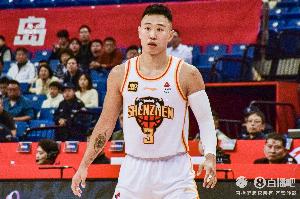 射术还是精湛！贺希宁出战17分钟拿到17分5板3助 三分11中5