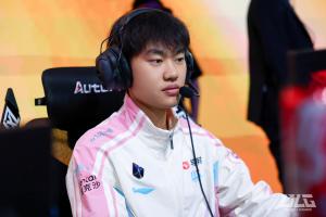 LPL中独一档！Knight生涯收获七座LPL冠军奖杯 成赛区历史第一人