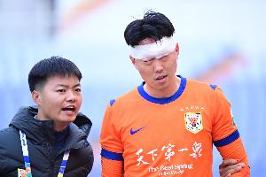 山东解说：高准翼轻微脑震荡缝了30多针，现在应该问题不大了