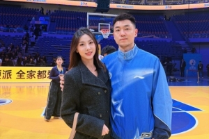 娇妻在旁！高诗岩更博晒出全明星系列照：全明星X3