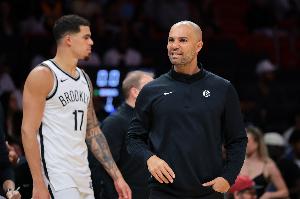 NBA大舞台~篮网上个月输了活塞53分 今天复仇险胜2分