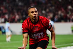 韦林顿确诊上唇部贯通伤；11、21牙半脱位；上颌前牙区牙槽骨骨折