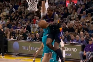 有乔科的影子！杰伦·格林突破精彩拉杆躲闪防守 反篮丝滑命中