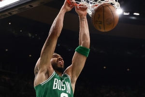 马祖拉：对于篮板和个人防守 我们会给塔图姆很多耐心和包容