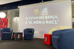 西媒：拉波尔塔与丰特首场辩论开始，拉波尔塔面带微笑抵达现场