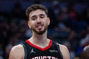 正负值-17最低！申京半场7中4拿到8分3板 有2失误2犯规