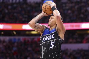 无解进攻！班凯罗半场12中10高效轰26分 次节独得19分