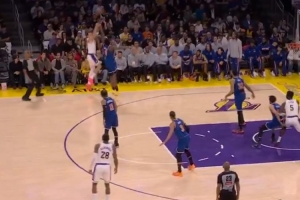 拿手绝活！东契奇谈单脚压哨三分：球离手的时候我感觉很好