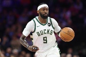 也就你能看！波蒂斯11中7拿下18分10板 下半场一分未得