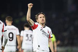 领袖风范！跟队记者：莫德里奇在中场休息时不断鼓励莱奥