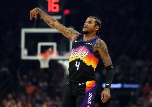 攻得很凶！杰伦·格林半场11中7轰下20分1板 次节独得12分