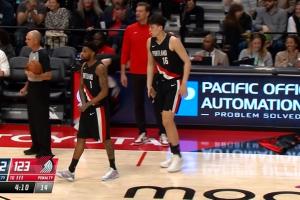 杨瀚森4分10秒登场 开场拿到1个前板 但是补篮可惜不中