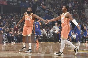 哈登谈米切尔：他是个领袖 会说出需要的话让后上场以身作则