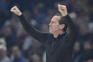 阿特金森：主教练和球员之间沟通至关重要 这能帮助他们保持稳定