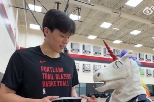 杨瀚森：喜欢的饭店是快乐小羊 学会不少垃圾话 不训练时就打王者