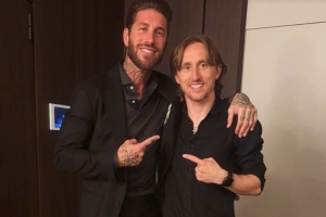 老队友！拉莫斯社媒晒与莫德里奇合照：真正的兄弟，足球的馈赠