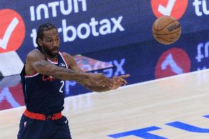 卢：健康的小卡就是联盟前五的球员！他正在经历一个非凡的赛季