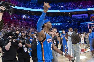 雷霆主帅：亚历山大展现非凡自信和冷静 他从容不迫&心态始终如一