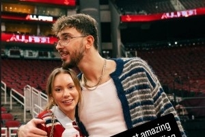 申京INS晒图祝女友生日快乐：感谢为我生活带来了爱和快乐 我爱你