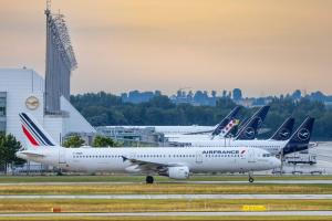 豪华且舒适！法国队世界杯期间飞行保障：环境安静宽敞、自带大厨