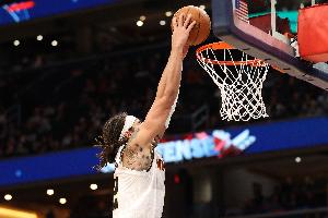 下半场哑火！戈登15中6&罚球10中9砍下23+10 下半场7中1仅得2分