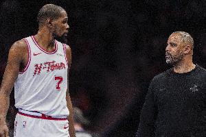 火媒：火箭除非首轮碰湖人或太阳 否则我很难想象他们挺过首轮