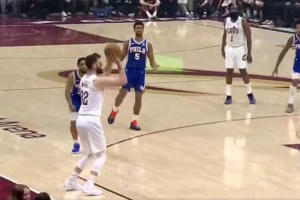 穿针引线！哈登送炮弹直传 迪恩·韦德三分一箭穿心