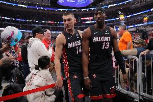 阿德巴约：半场休息时意识到这会是特别的夜晚 队友们都超级兴奋