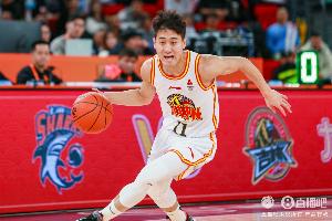 尽力局！姜伟泽12中6砍20分并送出7次助攻 三分9中4&首节独得11分