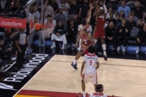 70分要来了！阿德巴约底角迎着防守命中三分 个人第67分