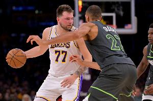 湖人VS森林狼首发：东契奇、斯玛特、里夫斯、八村塁、艾顿