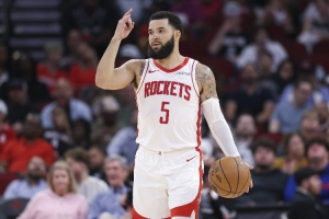 费尔顿：火箭若有范弗里特将是完全不同的球队 他这赛季不该复出