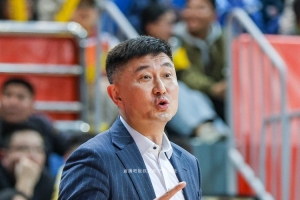媒体人：广东男篮完全配不上胜利 在指挥端出现了极大的问题