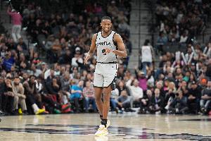 米奇·约翰逊：福克斯提升了一个档次 以我们需要的姿态引领全队