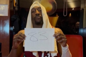 库里更新社媒致敬阿德巴约：你刚刚做了什么@阿德巴约