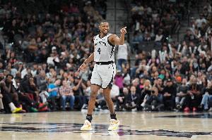 主场连续击败活塞快船火箭绿军！福克斯：这段赛程会真正考验我们