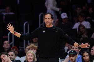 斯波：到后面我就像个普通球迷站在场边 彻底沉浸在这个时刻里