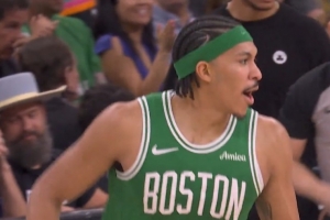 兄弟对决！迪伦·哈珀急停中投弹进 小罗恩·哈珀转换三分回应！